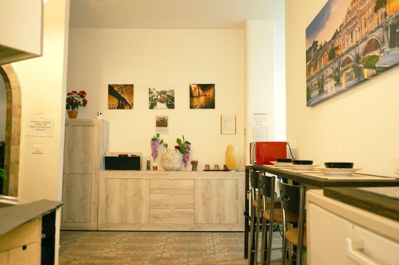 Hosting Flats Guesthouse Rome Exterior photo